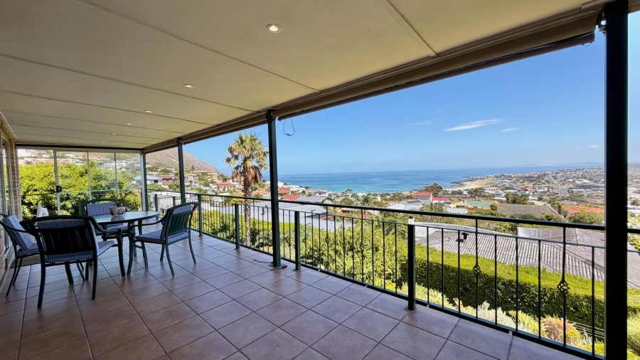 5 Bedroom Property for Sale in Mountainside Western Cape